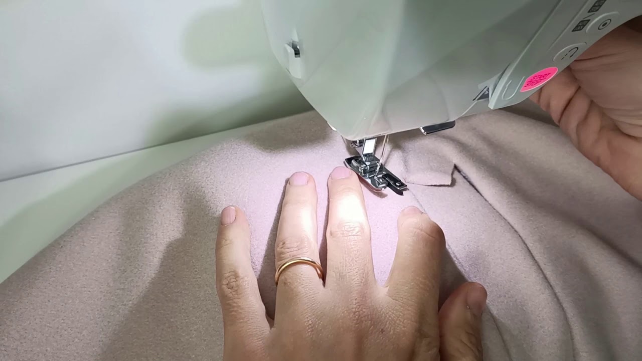 taller judío Perjudicial Truco para coser pespuntes sin torcerte con el prensatelas de sobrehilado -  YouTube
