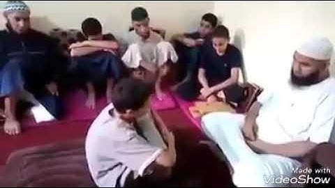 دا الصبي اتم حفظ القرآن الكريم ماشاء الله