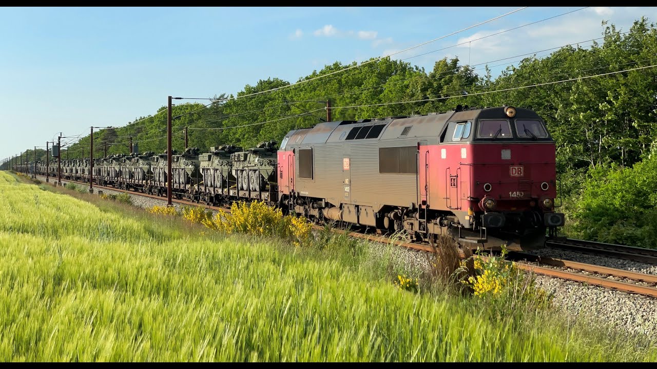 Tog i Danmark - Amerikanske militærkøretøjer køres fra Esbjerg havn imod Padborg