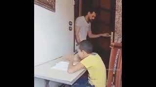 يضحك على الاهل انه بذكر دروس