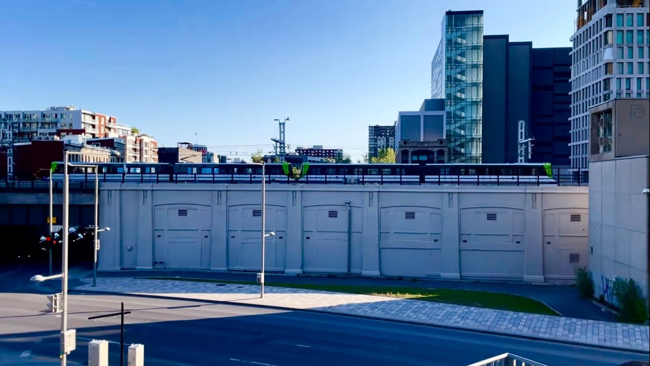 [Réseau Express Métropolitain] Tests du REM devant la Gare Centrale de Montréal (Republié)
