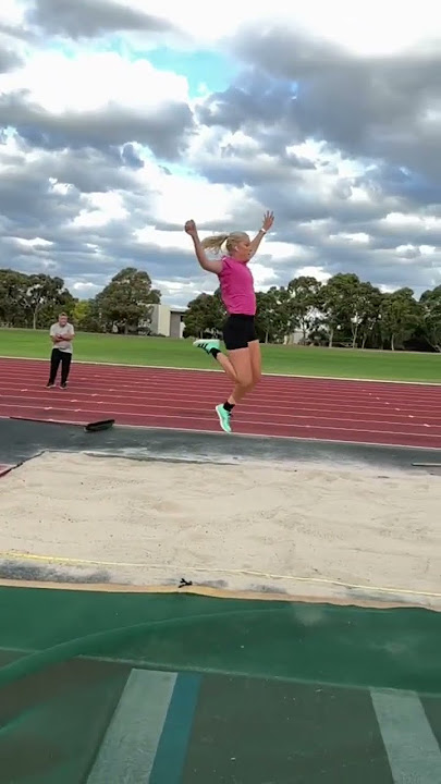 Stride jump training 🔥 | 📹: (TT) Brookeuschkuehl #Olympics