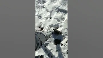 صوت المشي على الثلج مقرمش 