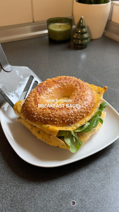 Avocado & Egg Breakfast Bagel 🥑🥯 #bagelrecipe #breakfast #easyrecipe #healthyfood #bagel