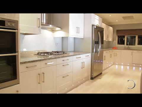White Plain Colour With HEAVY Silver Sparkle by Creoglass Design Glass Splashbacks 01923 947 454