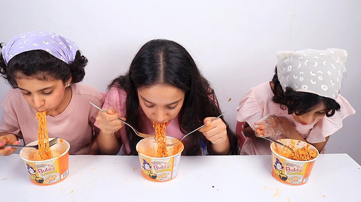 تحدي الأكل بدون يدين ضد يد واحدة ضد يدين ! 🖐 شفا ضد غزل وريم🤣 no hand vs one hand eating challenge