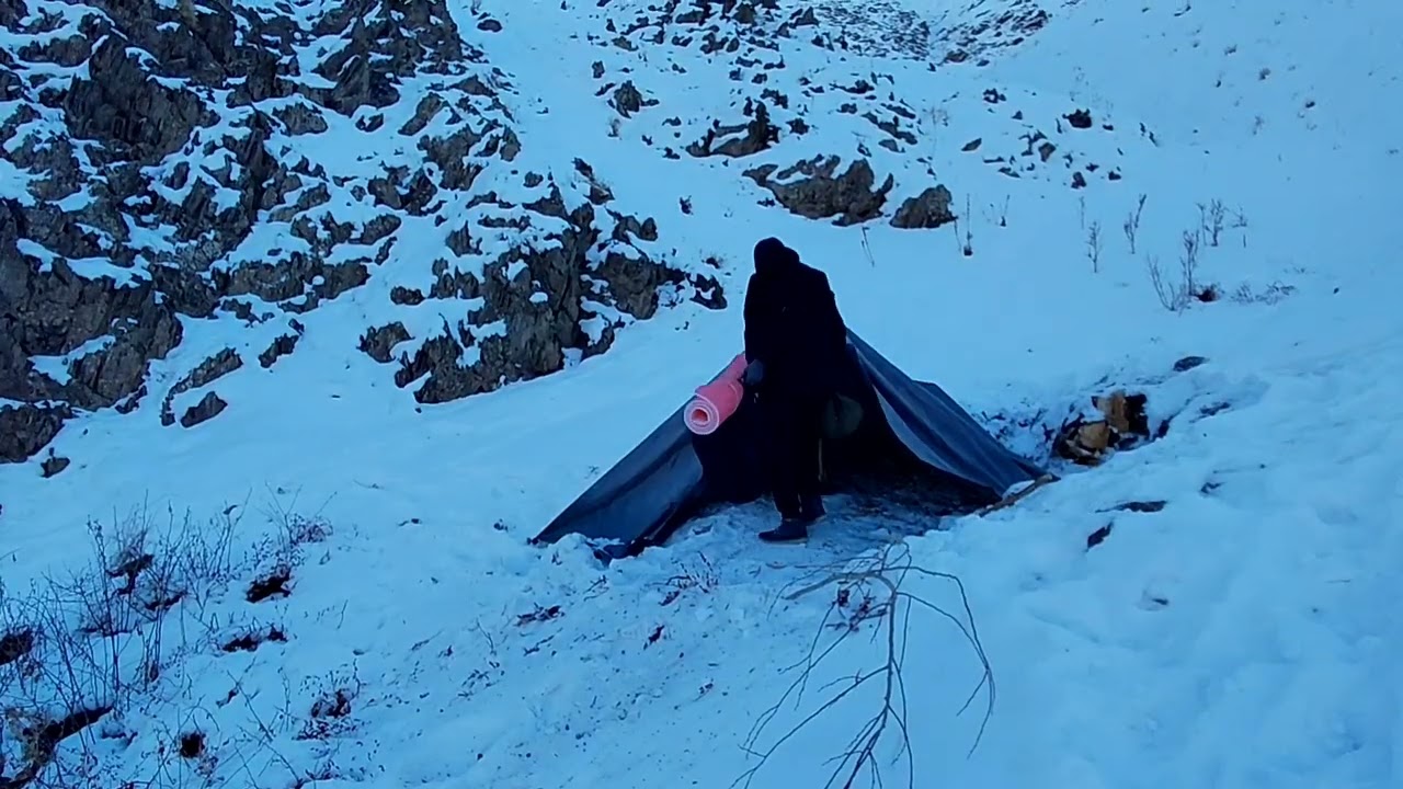 “Alone in the tent, I turned a freezing night into a fight for survival.”❄️❄️