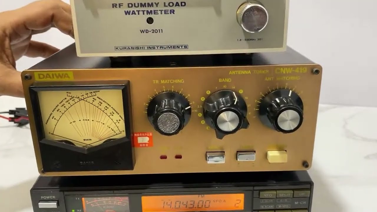 Daiwa CNW-419 HF Antenna Tuner 200W PEP 500W - YouTube