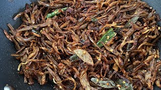 நெத்திலி மீன் வறுக்கவும்/Sri Lankan Style Anchovies Fish Frying/Haalmesso Baduma