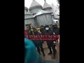 В Черновицкой области мужщины с красными повязками пытаются захватить церковь. PavlovskyNEWS