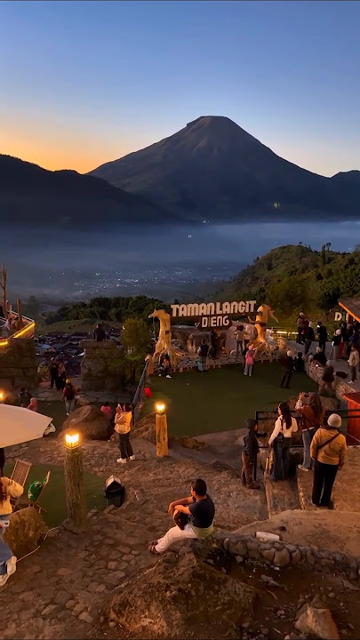 Sudah pernah dapat View kaya gini di Taman Langit ? #dieng #wisataindonesia #wonosobo