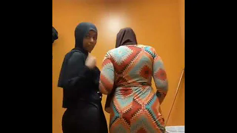 Two Somali Muslim girls twerking