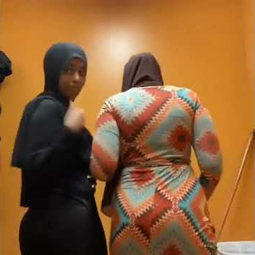 Two Somali Muslim girls twerking