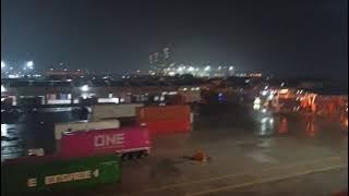 Malam hari di atas langit tanjung priok.