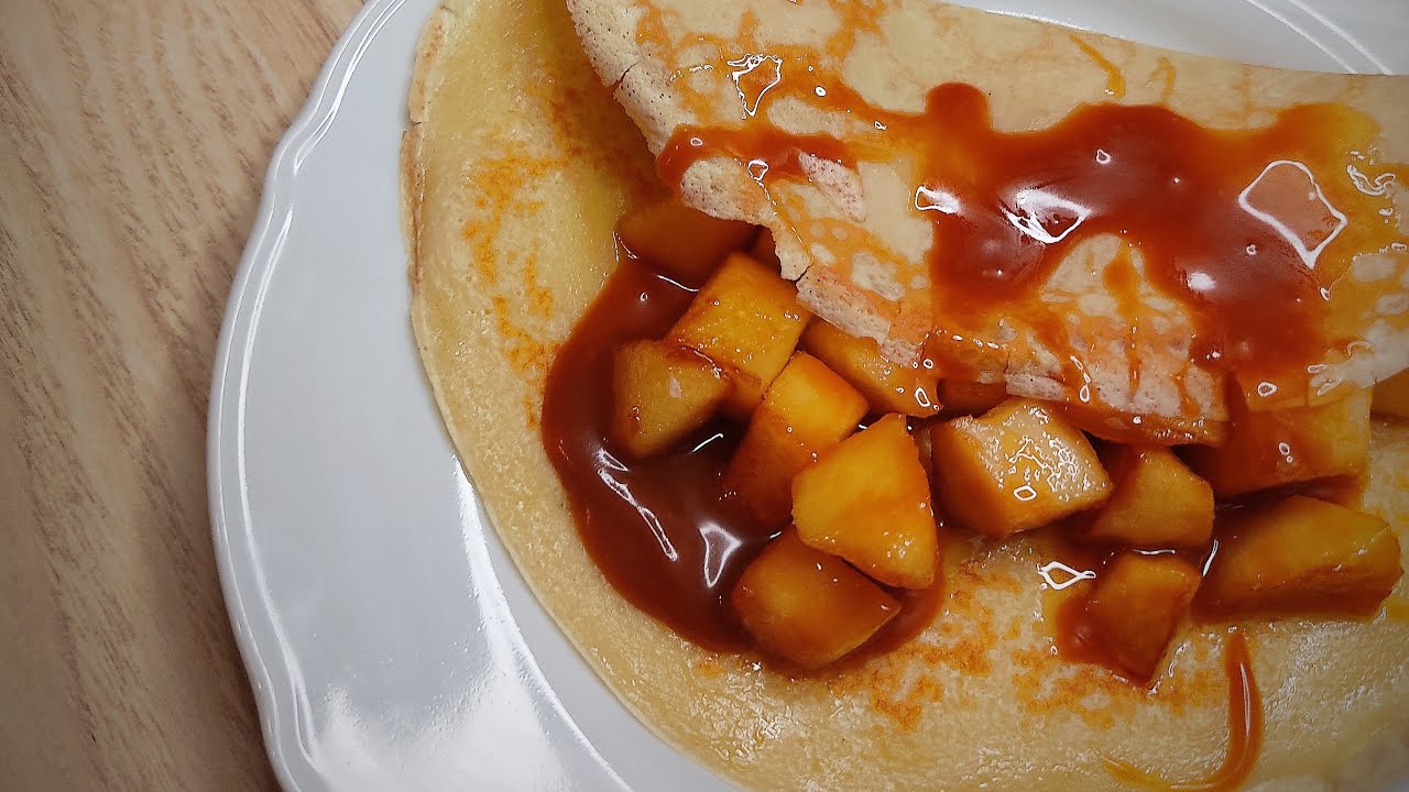 Délicieuses Crêpes aux pommes caramélisées  –  Delicious crepes with caramelized apples