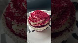 Coffy Red Velvet Cupcake, Sıcak Çikolata, Karışık Sandviç