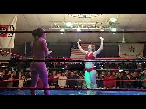 مصارعة نسائية خلع الملابس