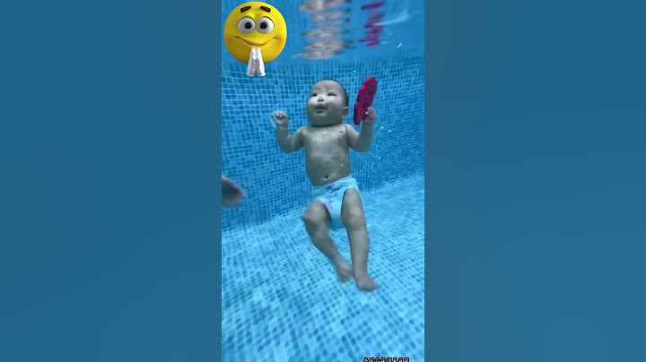 Amazing! Cute baby swimming! #babyswimming