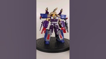 Preview: Legacy Blitzwing in Ultra Magnus Armor