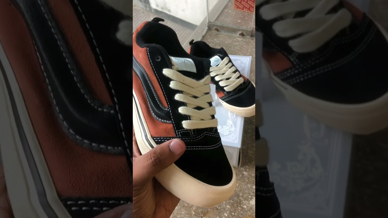 Want to be a classy girl?Wear V🅰️ns now🔥 Clown Town Sneakers 