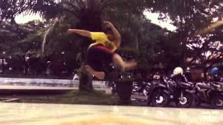 Capoeira : Parafuso Kick (with Wendy Bombril)