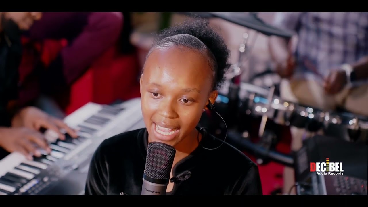 1.LATEST SMOOTH SOOTHING PRAISE  LIVE part 1 by iampetersolo
