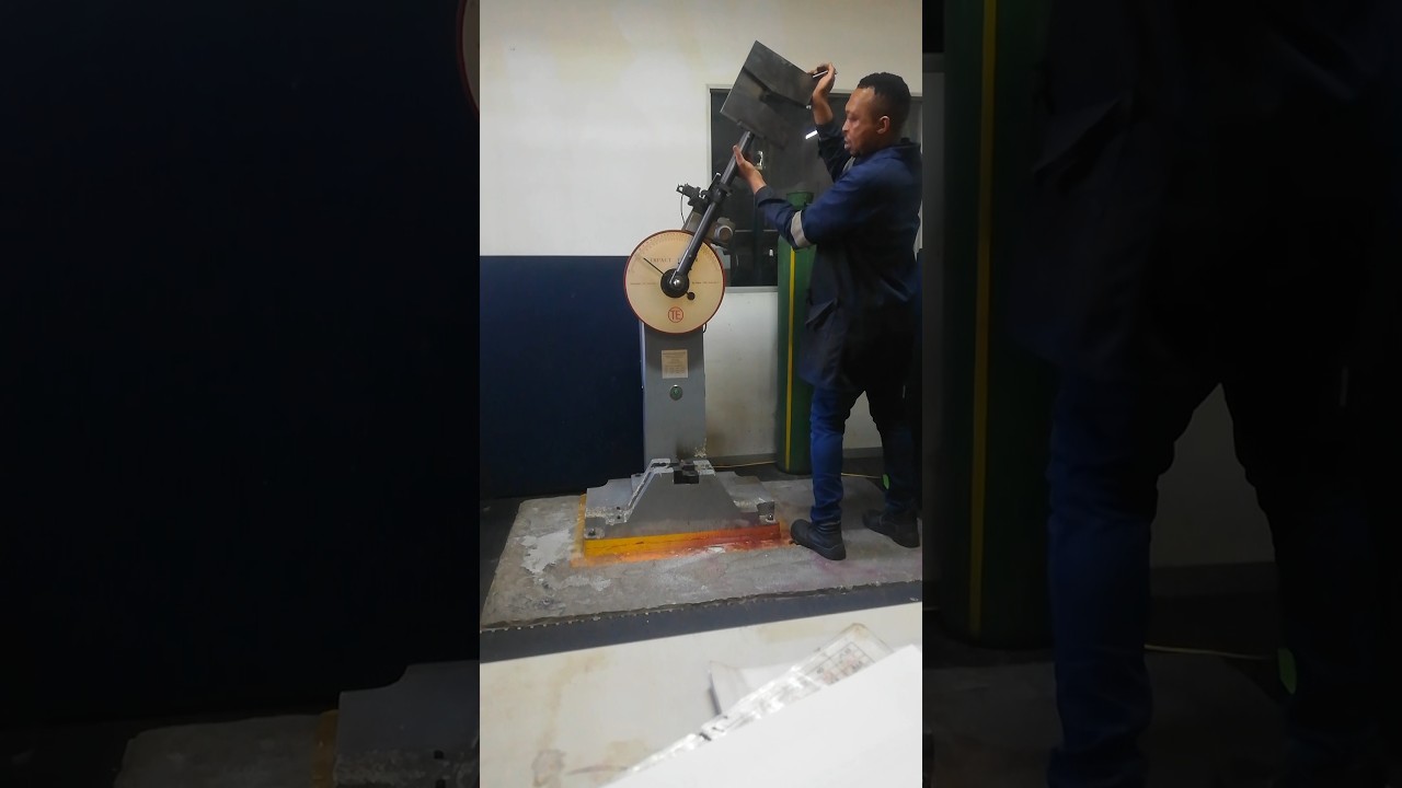 HOW TO SWING & DROP IMPACT MACHINE PENDULUM FOR FLEXION TOUGHNESS BAR TEST IN MECHANICAL LABORATORY