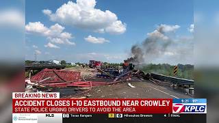 Both lanes of I-10 eastbound blocked in Acadia Parish near Crowley exit
