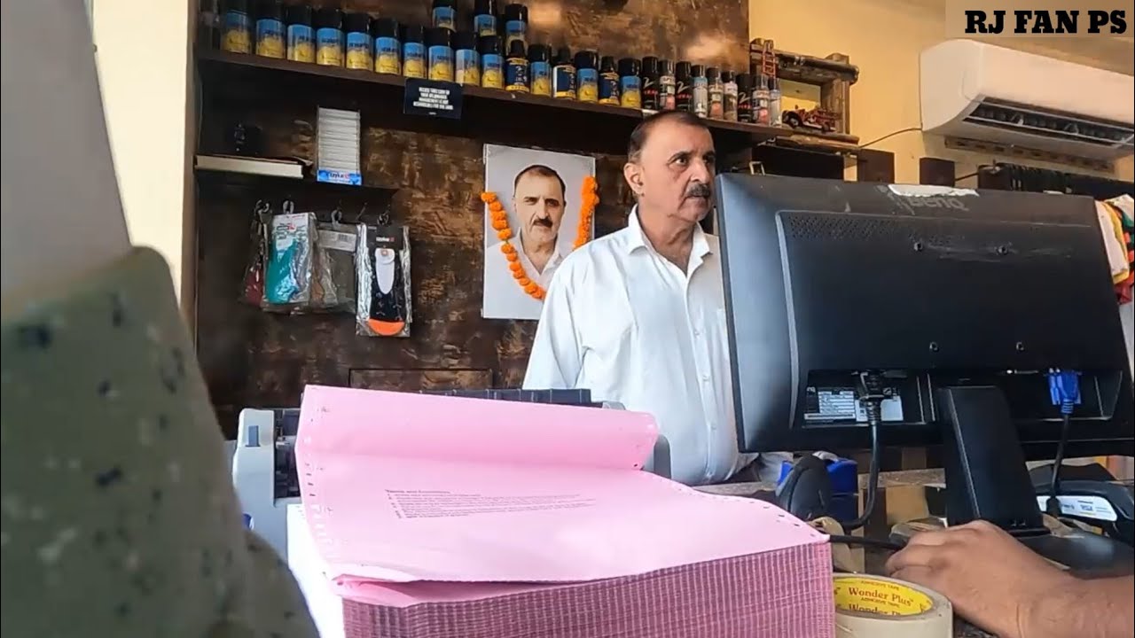 Ghost Prank In Showroom 😂🤣|| Rj Naved