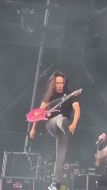 Herman Li Breaks Guitar Onstage
