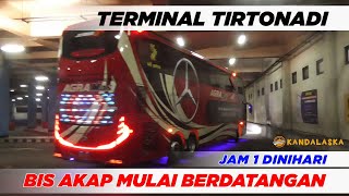 Download lagu Jam 1 Dinihari di Terminal Tirtonadi Solo Bis AKAP sudah mulai berdatangan dari Ibu Kota.