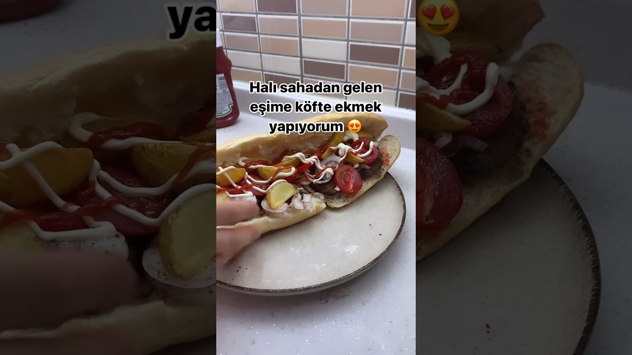 Köfte ekmek #köfteekmek #köftepatates #köftetarifleri #halısaha #yemektarifleri #pratiktarifler