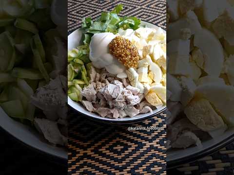 Салат с курицей и кабачком.