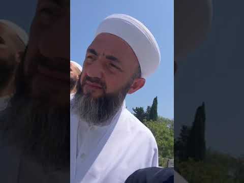 الشيخ محمد تقي العثماني حفظه الله في مقبرة الفاتح في استنبول و زيارة قبر الشيخ محمود آفندي رحمه الله