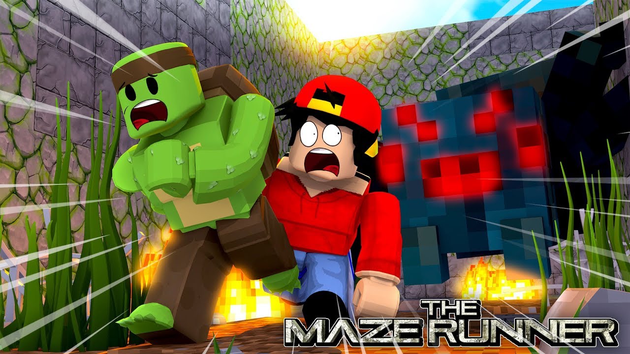 Roblox - ROPO IS LOST INSIDE THE MAZE WITH THE MONSTERS....NAKED! - 