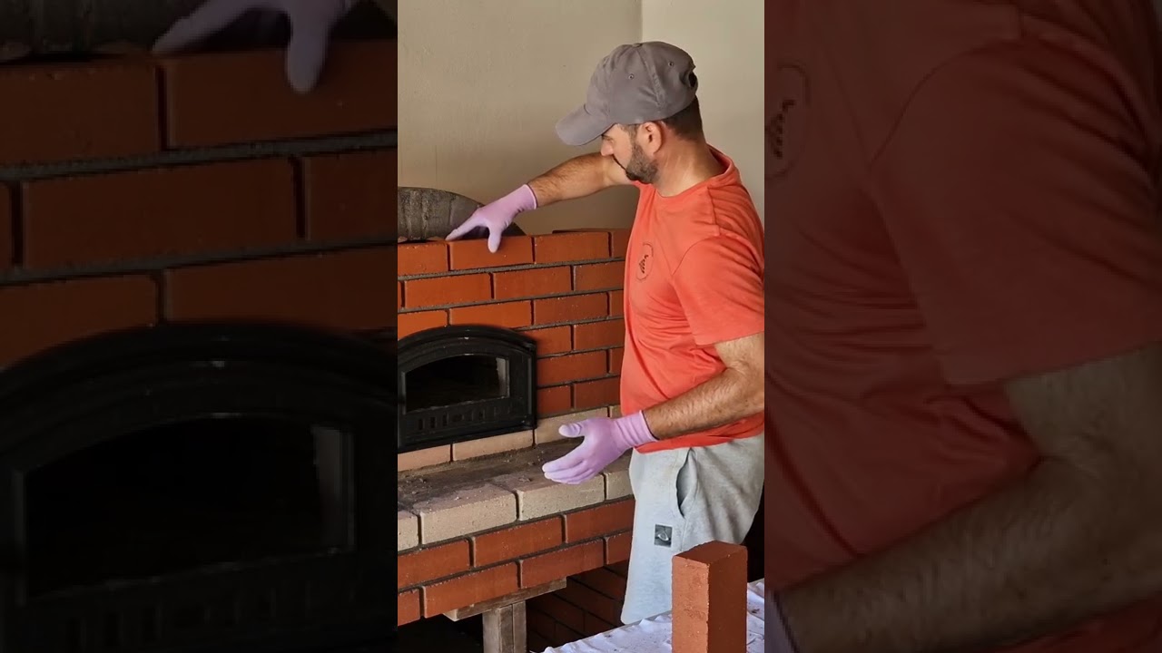 Am montat ușa și am construit pereții exteriori la cuptorul de pizza!