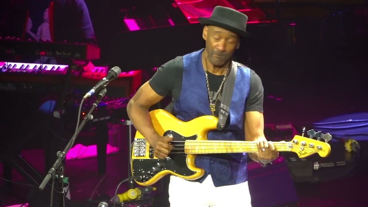 Marcus Miller bass solo