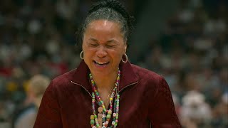 😂 Dawn Staley LACHT über Bree Halls Sturz nach dem 3er-Treffer | Final Four, South Carolina gegen...