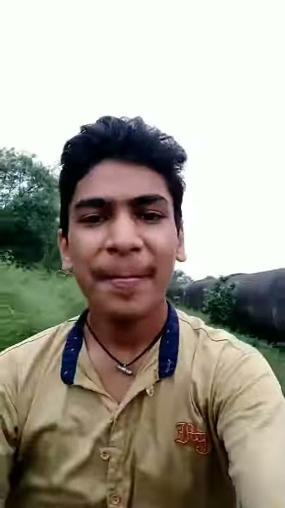 Ghunghte  mein chanda hai phir bhi hai faila charo Or ujala