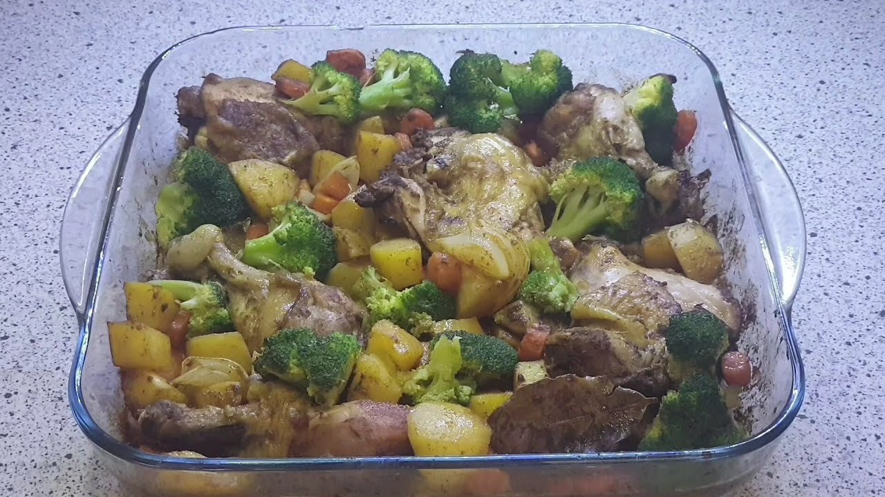 سر خلطة الدجاج مع البركولي والجزر  بلفرن ولاالذ من هيك  جربوها مره  وبتعملوها كل مره 