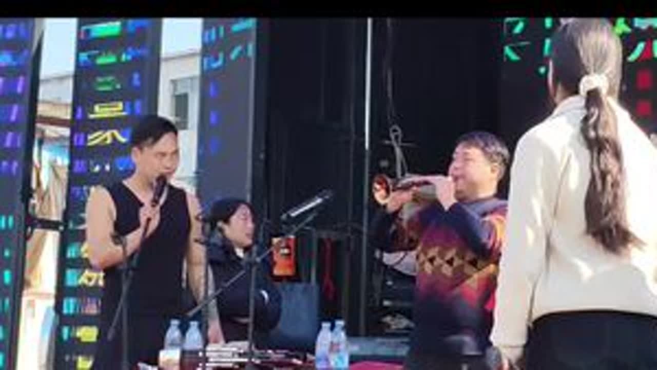 往年的今日好热闹。