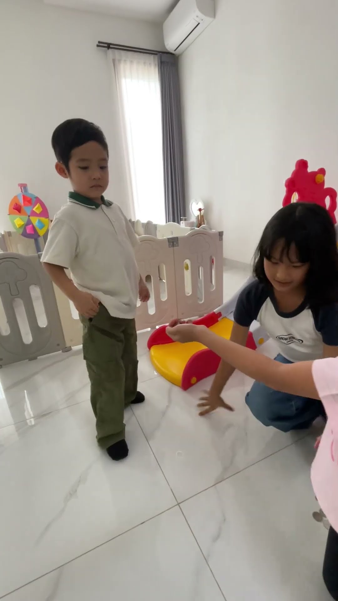 LEIKA BAGIIN KOIN BUAT MAIN MESIN CAPIT BARENG TEMAN LEIKA, SIAPA YANG MAU? #shots #leika
