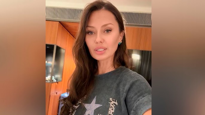 Yalangoch ayollar va pornografik tasvirlar Laima Vaikule bilan jinsiy aloqa va porno filmlar