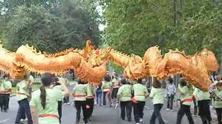Dancing the dragon in Madrid | Bailando el dragón en Madrid