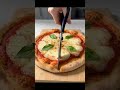 Potong pizza menggunakan gunting #Shorts