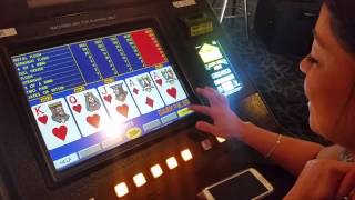 Video Poker: Watch a Royal Flush hit! YouTube screenshot 5
