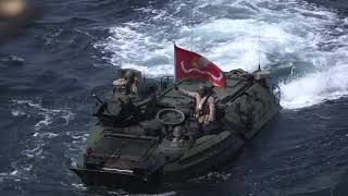 Assault Vehicles and LCACs Come Aboard USS Somerset