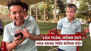 HỒNG DUY, VĂN TOÀN hùa nhau trêu đồng đội trong ngày HAGL khai báo y tế