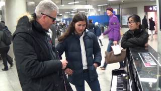 Video thumbnail of "Unusual Piano Lesson In The Station"