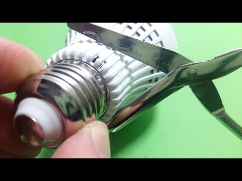 Video: Paano mo papalitan ang bulb sa isang Mini Maglite?